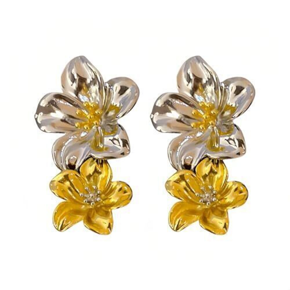 6600 Medieval Vintage Flower Earrings Silver Large Flower with Golden Small